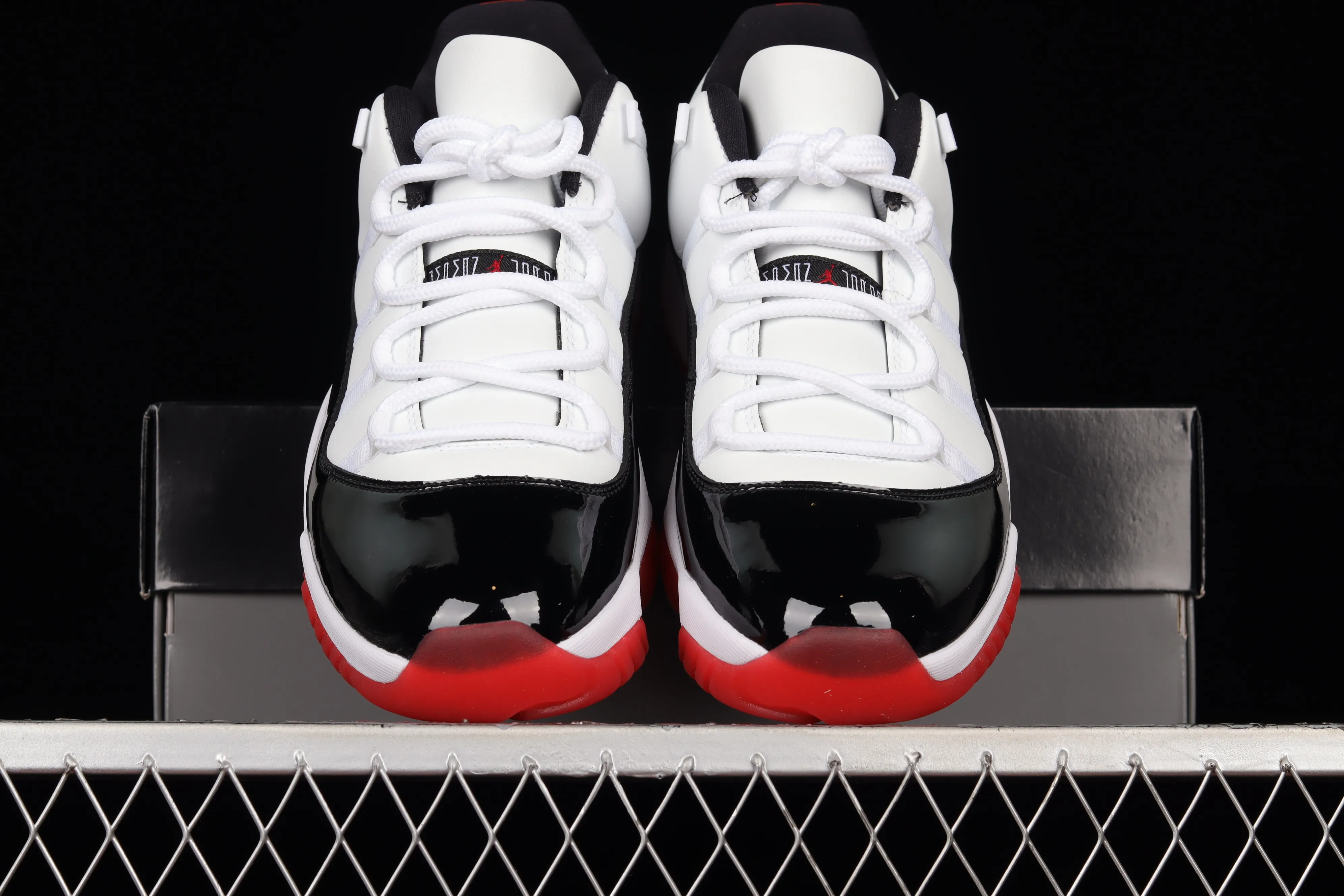 All categories Air Jordan Jordan series basketball shoes Air Jordan 11 F version Air Jordan 11 Retro Low AJ11 Joe 11 low-top patent leather black and red top layer genuine carbon AV2187-160